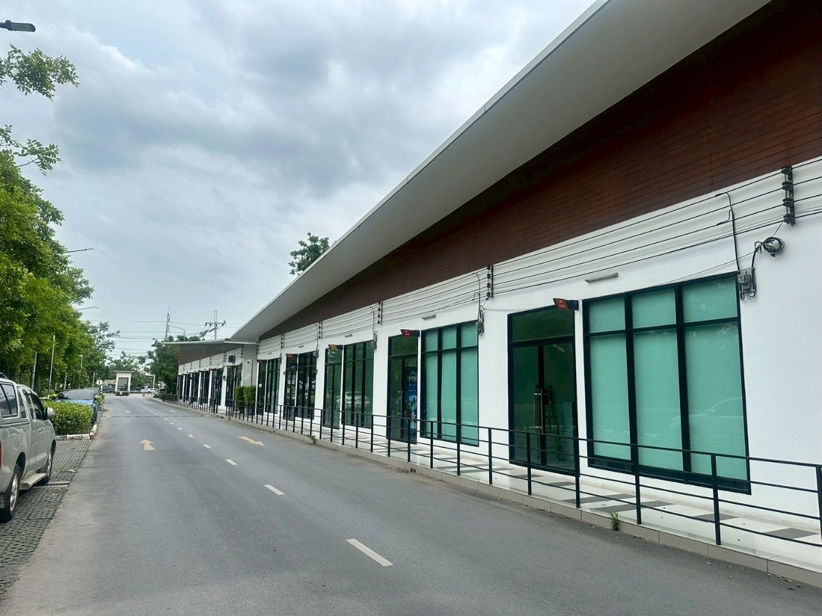 picture Shop for rent (for office use) or massage parlor/nail salon in J Condo (Sathorn-Kanlapaphruek) - 1/9