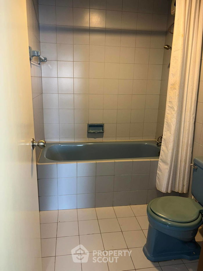 picture 3-BR Condo at Top View Tower Condominium near BTS Thong Lor (ID 2100842) - 16/19