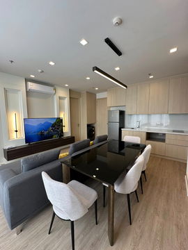 🏨 Condo for rent Noble State 39 near 🚇 BTS Phrom Phong 💸 Price 72,000 baht/month, 35th floor, view of Emsphere