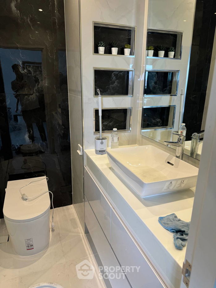 picture 2-BR Condo at View Talay 3 close to Phratamnak (ID 1969664) - 8/8