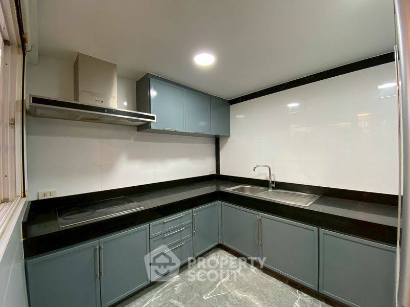 รูป ทาวน์เฮาท์ 4-ห้องนอน ใกล้ BTS พร้อมพงษ์ (ID 2282594) - รูปที่ 12/27