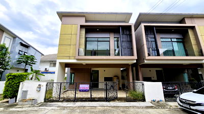 บ้านแฝด นนทบุรี : ซื้อวันนี้ ทำสีภายในฟรีให้ทั้งหลัง!  ขาย บ้านแฝด เอสเกต พรีเมี่ยม กาญจนาภิเษก ซอยกันตนา  36 ตร.ว. สภาพมือ1 ไม่เคยเข้าอยู่ ทำเลดี