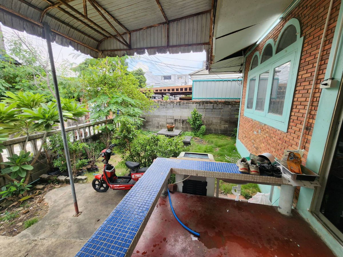 รูป ให้เช่าบ้านเดียว 50 ตรว. ซอยลาดพร้าว 62-64 3 ห้องนอน 2 ห้องน้ำ 1 ห้องเก็บของ 1 ห้องครัว (เจ้าของโพสต์เอง) - รูปที่ 4/19