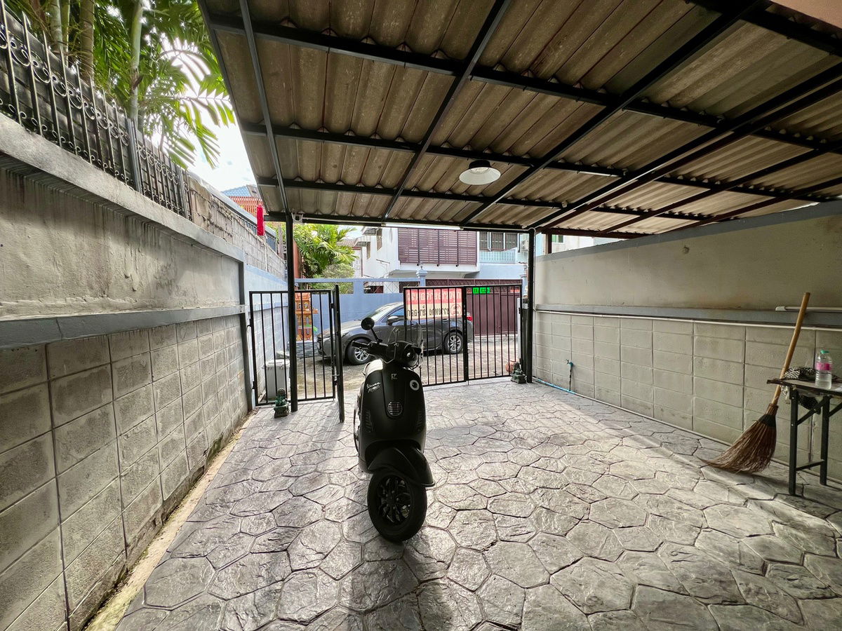 รูป 🏡 ขายทาวน์เฮ้าส์ 2 ชั้น หมู่บ้านอัมรินทร์นิเวศน์ 2 | ราคาพิเศษ เหมาะลงทุนหรือรีโนเวท ✨ บ้านเปล่า สภาพเดิม เหมาะสำหรับผู้ที่มองหาบ้านเพื่อรีโนเวท - รูปที่ 3/15