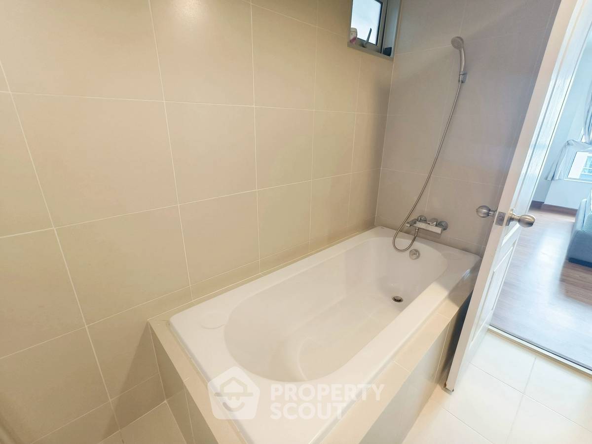 picture 3-BR Condo at Belle Grand Rama 9 near MRT Phra Ram 9 (ID 2281596) - 8/14