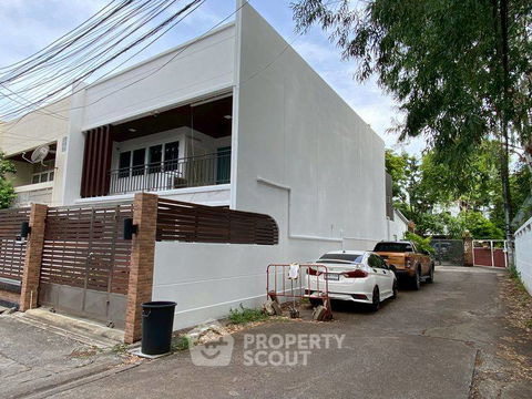 ทาวน์เฮาท์ 4-ห้องนอน ใกล้ BTS พร้อมพงษ์ (ID 2282594)