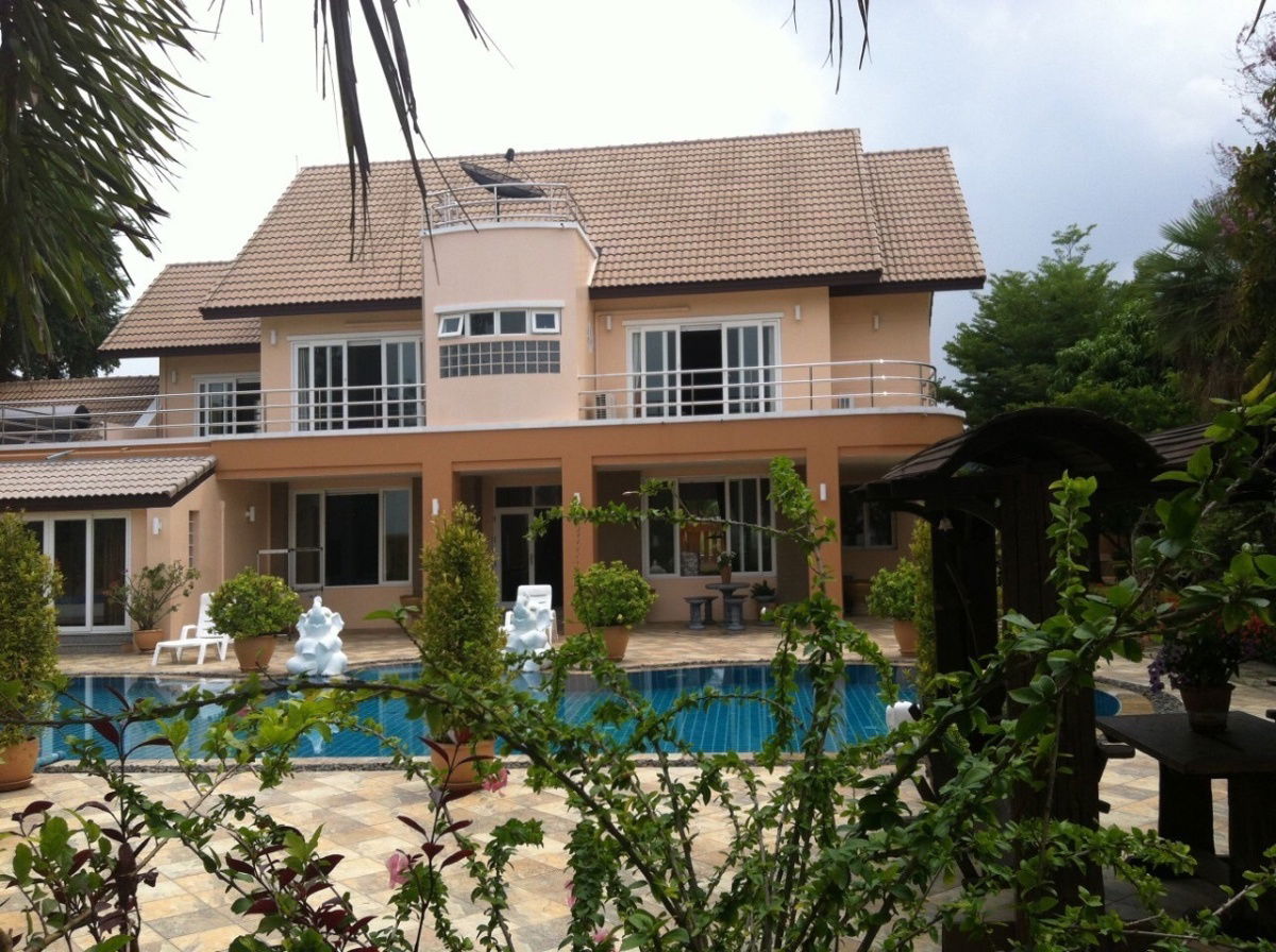 รูป บ้านเดี่ยวพัทยา ริมทะเล พร้อมสระว่ายน้ำ - รูปที่ 2/10