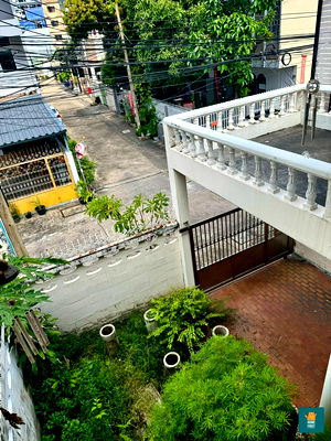 Houses for rent Bangkok : House for rent, Sukhumvit 22, 3 bedrooms, 35 sq m, for rent 45,000 baht