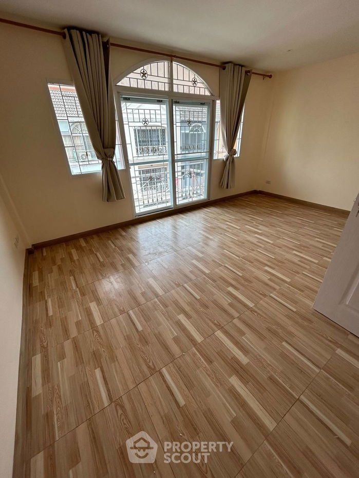 รูป บ้าน 3-ห้องนอน ที่ หมู่บ้านควีนเพลส 2 ใกล้ BTS อุดมสุข (ID 2146295) - รูปที่ 35/36