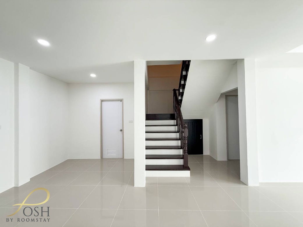 picture INTER VILLA KOHKAEW Newly renovated home offering privacy and a close connection to nature, with stunning views of a tranquil pond.  - 5/9