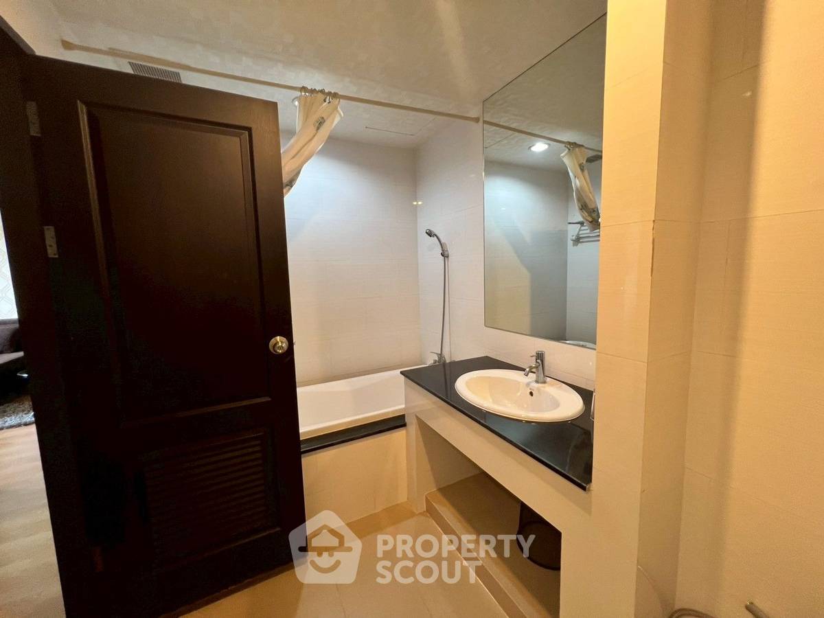 picture 1-BR Condo at The Amethyst Sukhumvit 39 near BTS Phrom Phong (ID 2086968) - 11/15