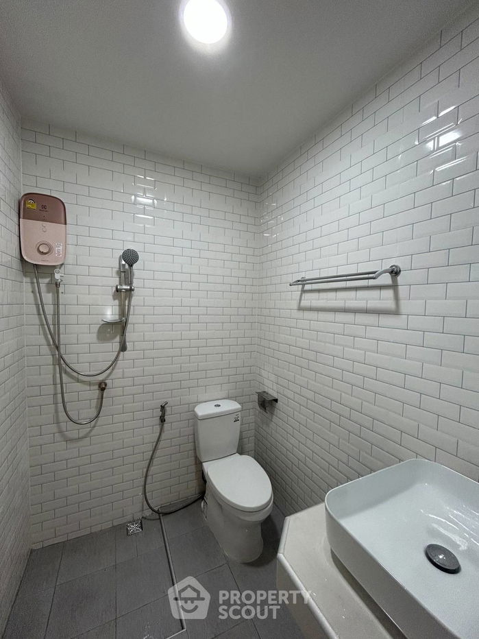 รูป บ้าน 3-ห้องนอน ที่ หมู่บ้านควีนเพลส 2 ใกล้ BTS อุดมสุข (ID 2146295) - รูปที่ 27/36