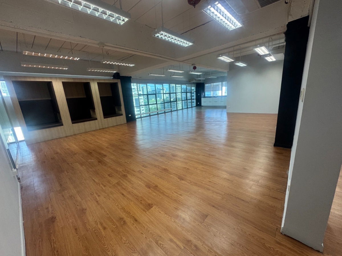picture Office for rent (Thonglor) approximately 700 meters from BTS Thonglor Station. - 1/7