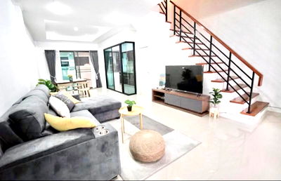 ทาวน์โฮมให้เช่า : ให้เช่าบ้าน Supalai Essence ลาดพร้าว107 ตั้งอยู่ในซอยลาดพร้าว 107