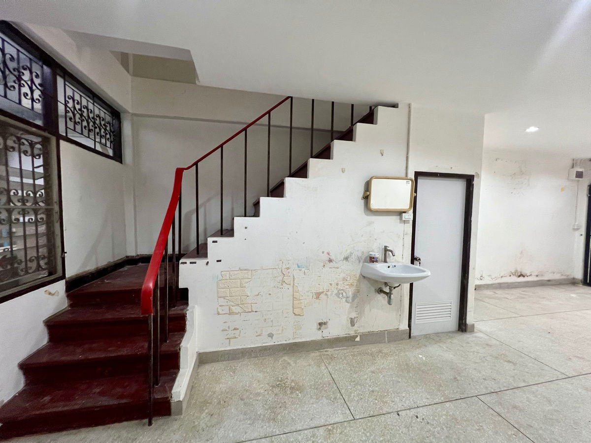 รูป 🏡 ขายทาวน์เฮ้าส์ 2 ชั้น หมู่บ้านอัมรินทร์นิเวศน์ 2 | ราคาพิเศษ เหมาะลงทุนหรือรีโนเวท ✨ บ้านเปล่า สภาพเดิม เหมาะสำหรับผู้ที่มองหาบ้านเพื่อรีโนเวท - รูปที่ 6/15