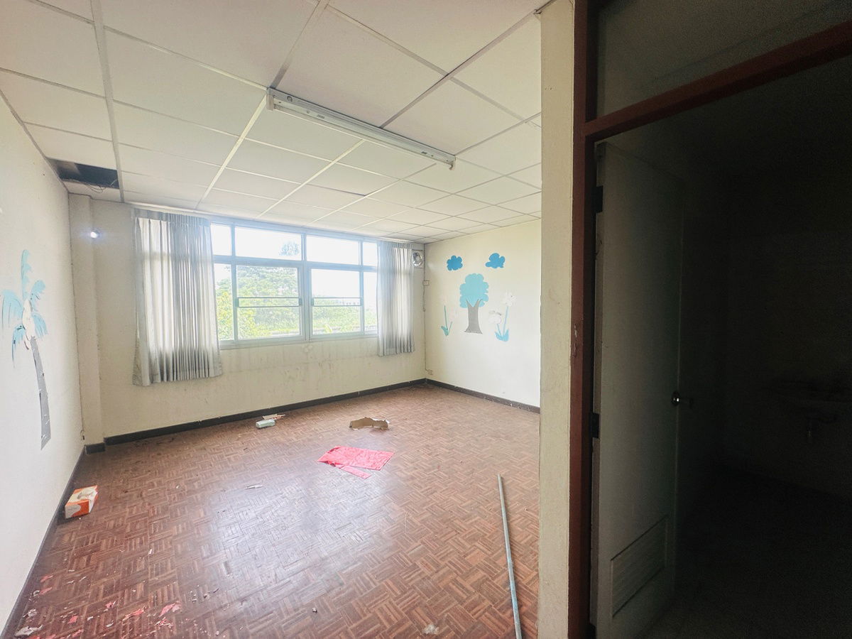 รูป ขายโรงงานพร้อมสำนักงาน 3 ชั้น เนื้อที่ 2-3-82 ไร่ ตำบลอ้อมน้อย อ. กระทุ่มแบน จ. สมุทรสาคร - รูปที่ 28/42