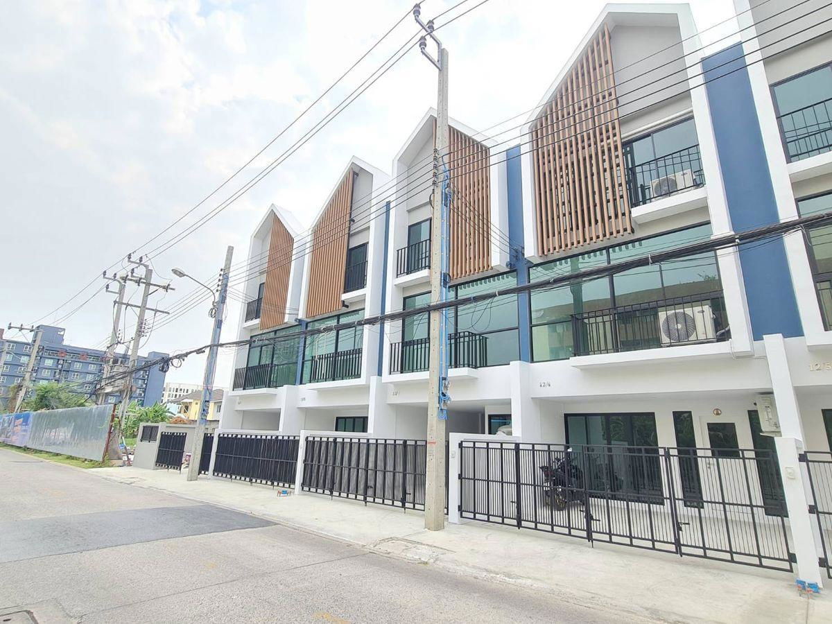 picture Home office for rent ✨ Soi Sukhumvit 70/5 ✨ 2 bedrooms, 3 bathrooms, near BTS Bearing - 3/10