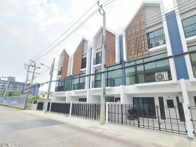 2-bed home office for rent, 200 sqm, 21 sq wah, Bang Na