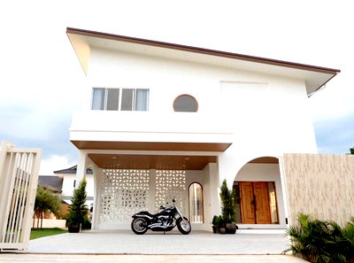 บ้านเดี่ยว เชียงใหม่ : ขาย บ้านเดี่ยว ทุกมุมโปร่ง โล่งสบาย เหมาะพักผ่อนและใช้เวลาครอบครัว สระน้ำล้นให้ร่มรื่น ผ่อนคลายทุกวัน