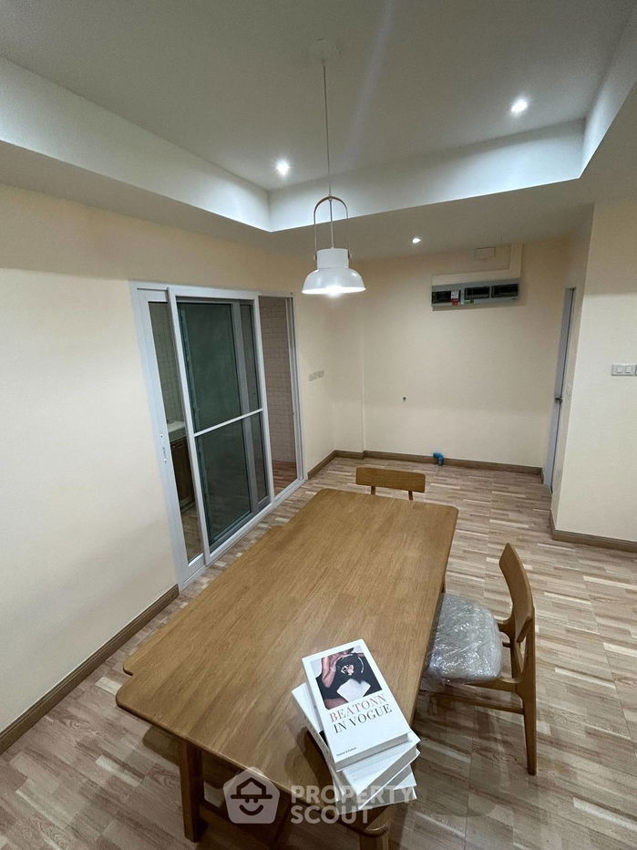รูป บ้าน 3-ห้องนอน ที่ หมู่บ้านควีนเพลส 2 ใกล้ BTS อุดมสุข (ID 2146295) - รูปที่ 14/36