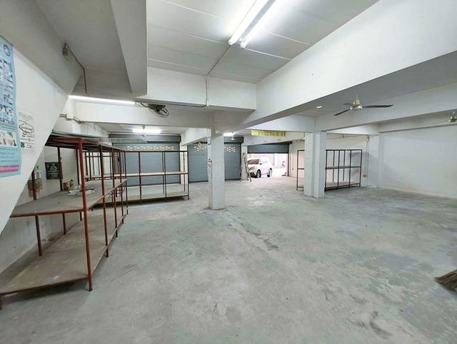 รูป จรัญฯ 11-15 MRT จรัญฯ 13 1 กม. MRTท่าพระ 2.2 กม. 1 นอน ให้เช่าอาคารพาณิชย์ 3 คูหาทะลุกัน กว้างขวาง เหมาะกับเป็นโกดังขนาดกลาง สต็อกสินค้า - รูปที่ 3/8