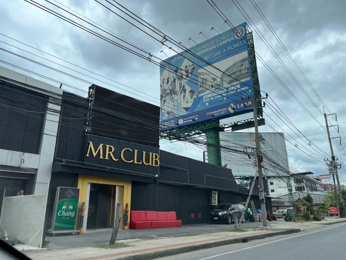 รูป Owner Post! ให้เช่าอาคารพาณิชย์ Showroom 705 ตร.เมตร หน้ากว้าง 73 เมตร ติดถนนกาญจนาภิเษก ใกล้ The Mall Bangkhae - รูปที่ 2/13