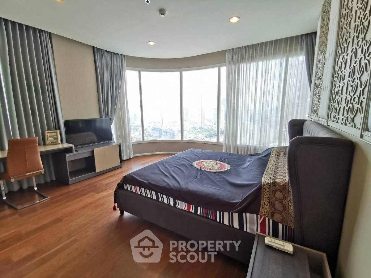 picture 3-BR Condo at Menam Residences in Wat Phraya Krai (ID 904276) - 2/16