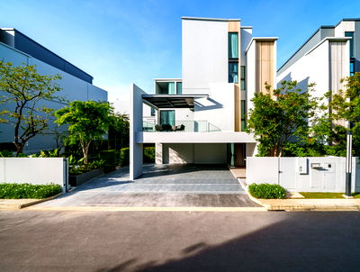 ขายบ้านเดี่ยว : ด่วน ขายบ้านเดี่ยวสามชั้น VIVE กรุงเทพกรีฑา  55 ล้านบาท 