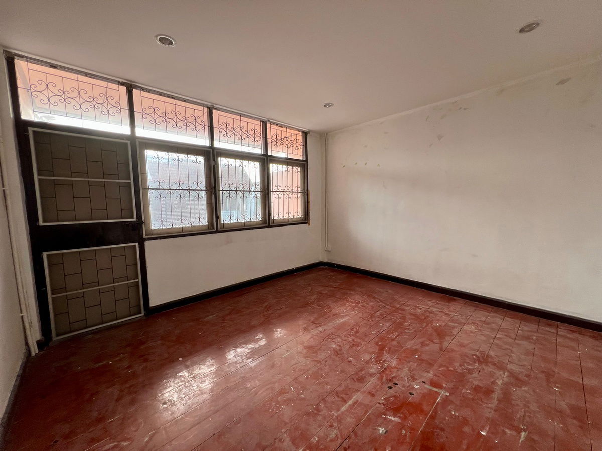 รูป 🏡 ขายทาวน์เฮ้าส์ 2 ชั้น หมู่บ้านอัมรินทร์นิเวศน์ 2 | ราคาพิเศษ เหมาะลงทุนหรือรีโนเวท ✨ บ้านเปล่า สภาพเดิม เหมาะสำหรับผู้ที่มองหาบ้านเพื่อรีโนเวท - รูปที่ 9/15