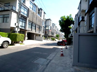 Home office for rent Rattana Bandit University (Rbac) : Office building for rent in Town in Town area, District-Sriwara Town in Town project, located at Soi Sriwara 11