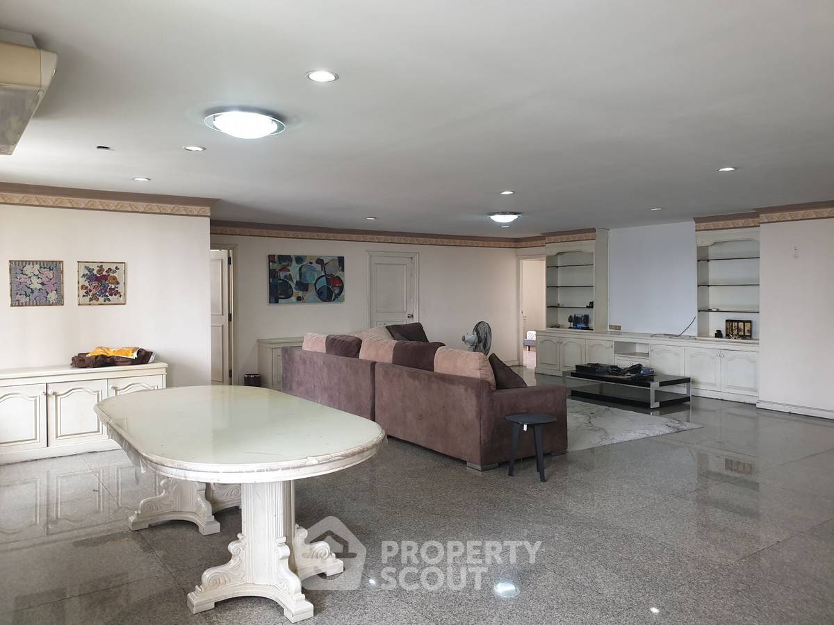 picture 3-BR Condo at DS Tower 1 near BTS Phrom Phong (ID 1917817) - 4/15