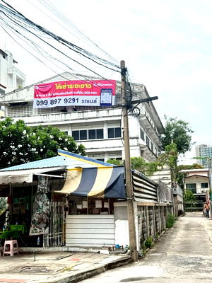 Factory for rent : Warehouse/office, location on Senanikhom 1 Road, Soi 12 (4-story building with elevator in the building)