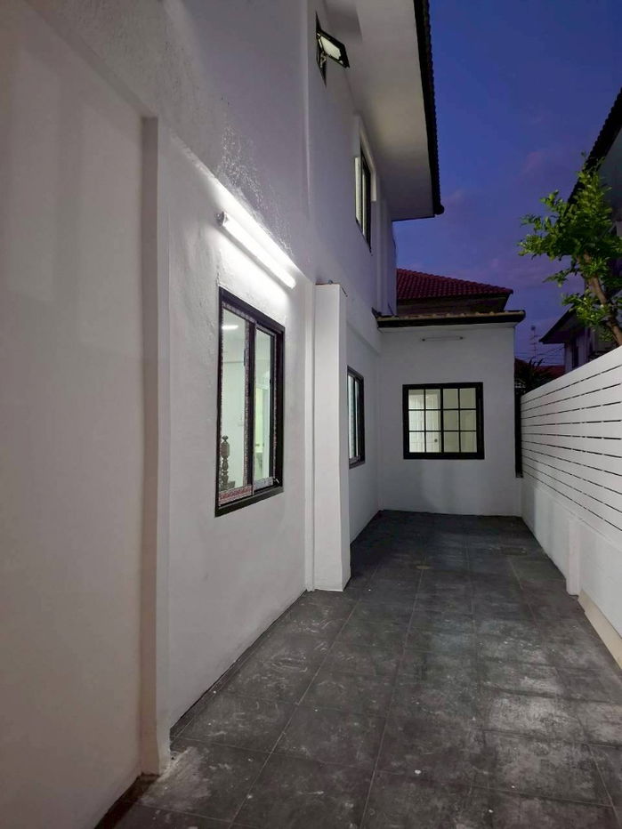 picture 2-story semi-detached house for sale, Phra Pin Village 5 (Ekachai 109) Land area 25.5 square wah, 3 bedrooms 2 bathrooms - 5/10