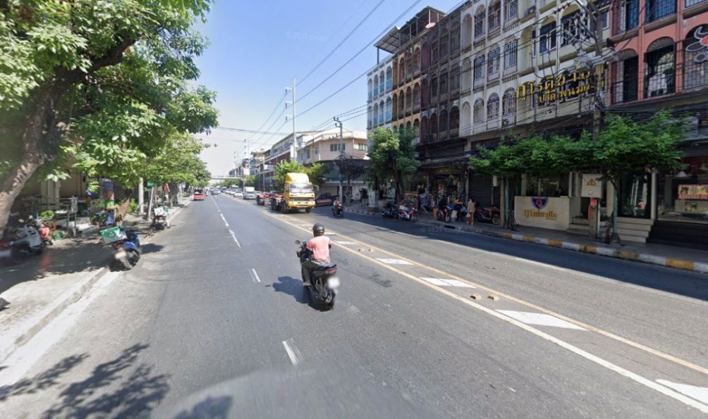รูป ขายที่ดินพร้อมบ้านเดี่ยว 2 ชั้น สุขุมวิท 71 ซอยปรีดีพนมยงค์ - รูปที่ 3/4