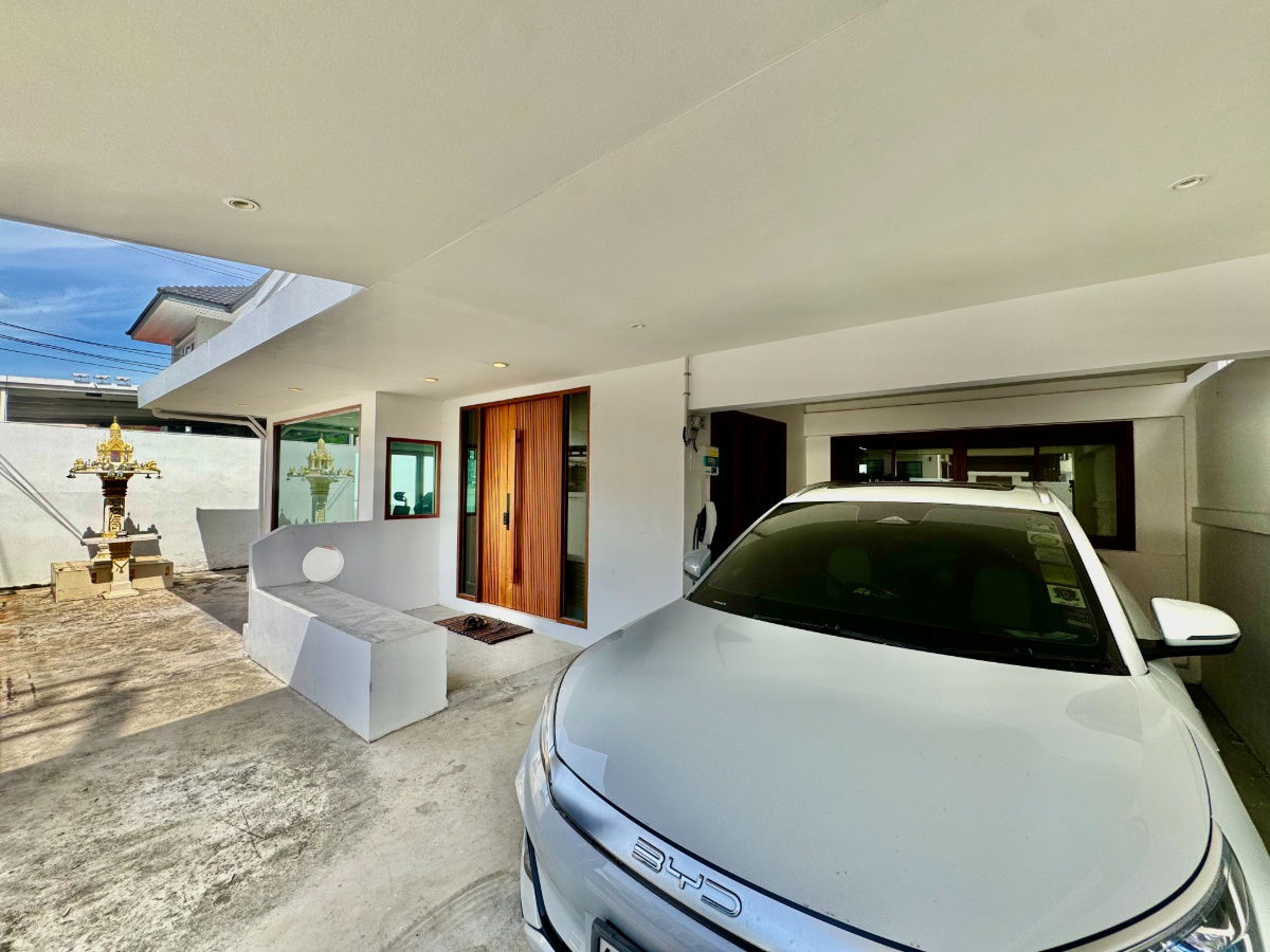 picture H2502 Fully Furnished Single-Detached House for Sale in Ladprao-Wang Hin Area – With Tenant - 2/15