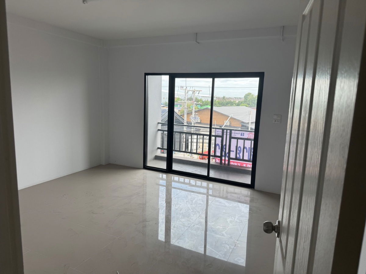 picture Commercial building for rent, 2 units, Soi Wan Phanthai, near Phonchai Market, beautiful, cheap, good location. Interested, add Line @841qqlnr - 6/16