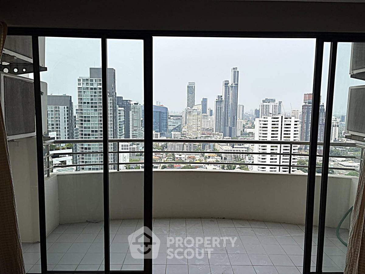 picture 3-BR Condo at Top View Tower Condominium near BTS Thong Lor (ID 2100842) - 3/19