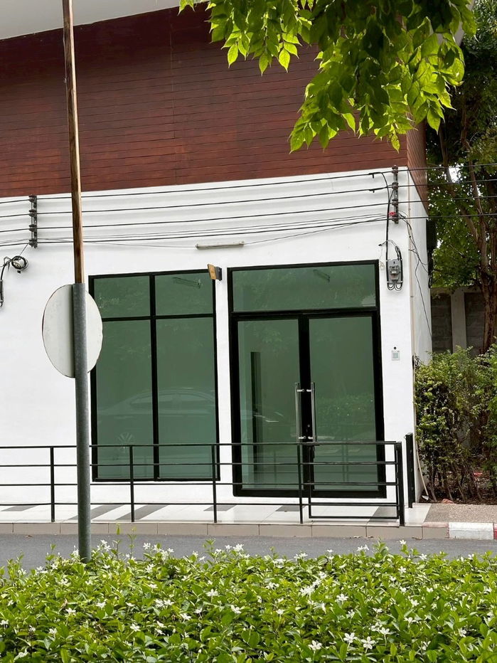 picture Shop for rent (for office use) or massage parlor/nail salon in J Condo (Sathorn-Kanlapaphruek) - 2/9