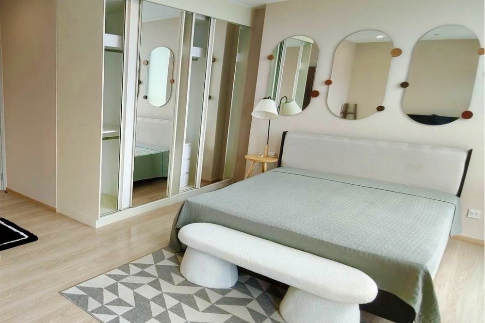 picture For Rent !! City View, High ceiling !!🔥 Code C20240401296....Noble Revolve Ratchada 2, 2 bed, 2 bath, high floor 39++, furnished, ready to move in 📣 - 7/7
