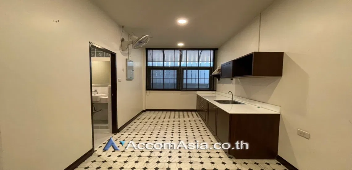 picture 🔼🔽 AccomA 📩 Home Office,Garden 3 BR House in Khlong Toei Nuea (AA12557) - 13/17