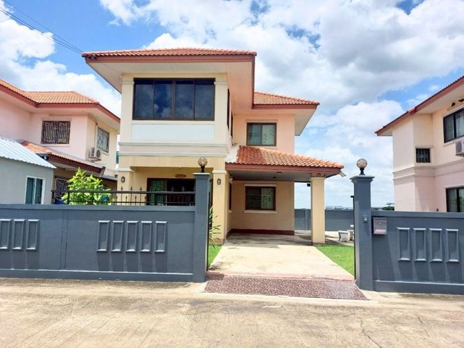 ขายบ้านเดี่ยว 2 ชั้น หมู่บ้านอริสรา 3 สภาพดี พร้อมเข้าอยู่ ทำเลติดถนนกาญจนาภิเษก ลาดหลุมแก้ว ปทุมธานี 