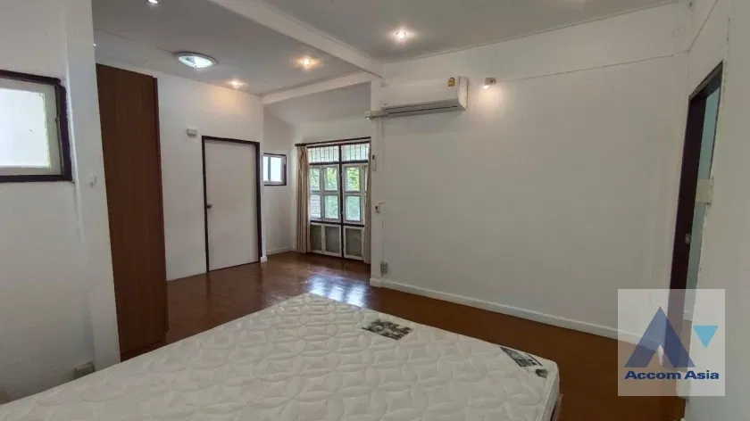 picture 🔼🔽 AccomA 📩 Classic home with private pool and garden in Phaholyothin (AA13424) - 19/20