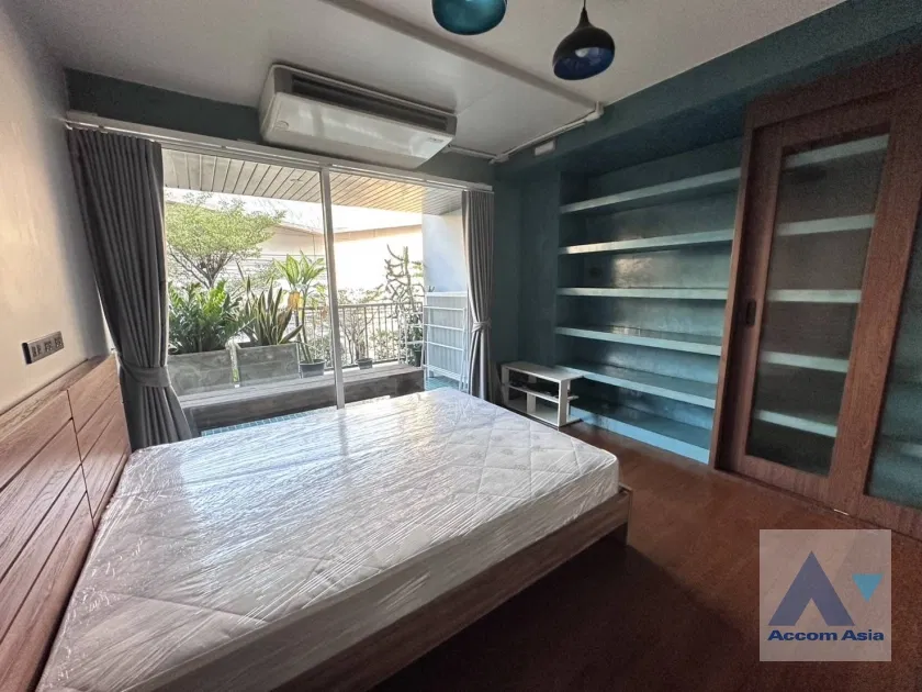 picture 🔼🔽 AccomA 📩  Modern home with bright blue interiors at Urbana Sukhumvit 15 (AA39741) - 13/20