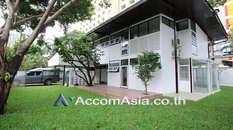 picture 🔼🔽 AccomA 📩 Pet friendly 3 BR House in Khlong Ton Nuea (13000372) - 1/12
