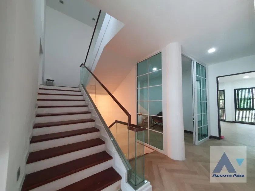 picture 🔼🔽 AccomA 📩 Big Balcony,Newly renovated,Fully Furnished 3 BR House in Khlong Ton Nuea (AA35536) - 14/20