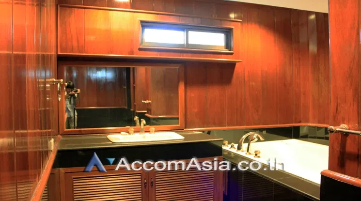 picture 🔼🔽 AccomA 📩 Classic wood-accented condominium with large layout at Tower Park (21335) - 8/8