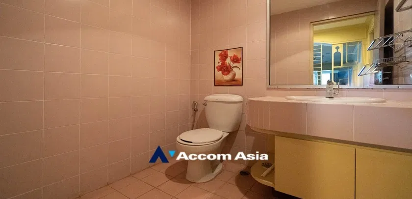 รูป 🔼🔽 AccomA 📩 Warm-tone condominium with built-in closets and open view balcony (28612) - รูปที่ 12/15