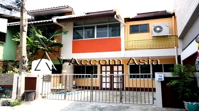 ทาวน์โฮม เขตคลองเตย : 🔼🔽 AccomA 📩 Home Office 3 BR Townhouse in Klong Tan (13000222)
