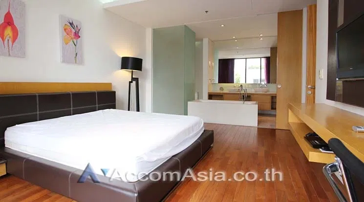picture 🔼🔽 AccomA 📩 Elegant condo with warm tones and built-in features (1512069) - 9/13