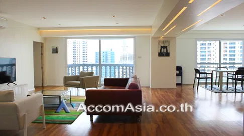 🔼🔽 AccomA 📩 Royal Castle